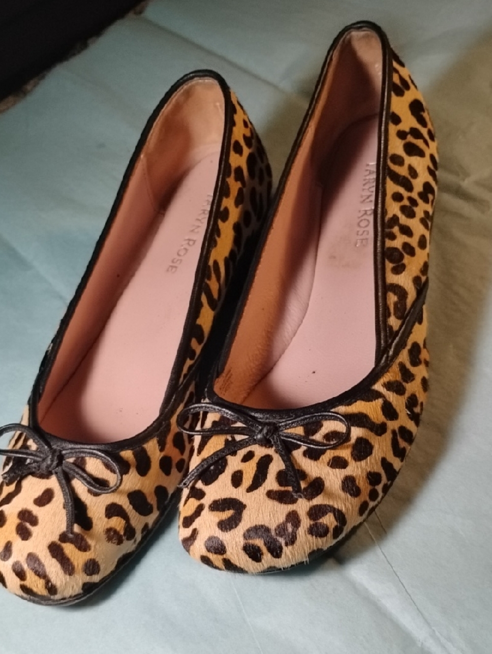 Taryn Rose  sz 7  Slip in shoe w Low 1" wedge